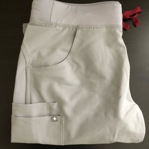 ❤️ FIGS scrub pants